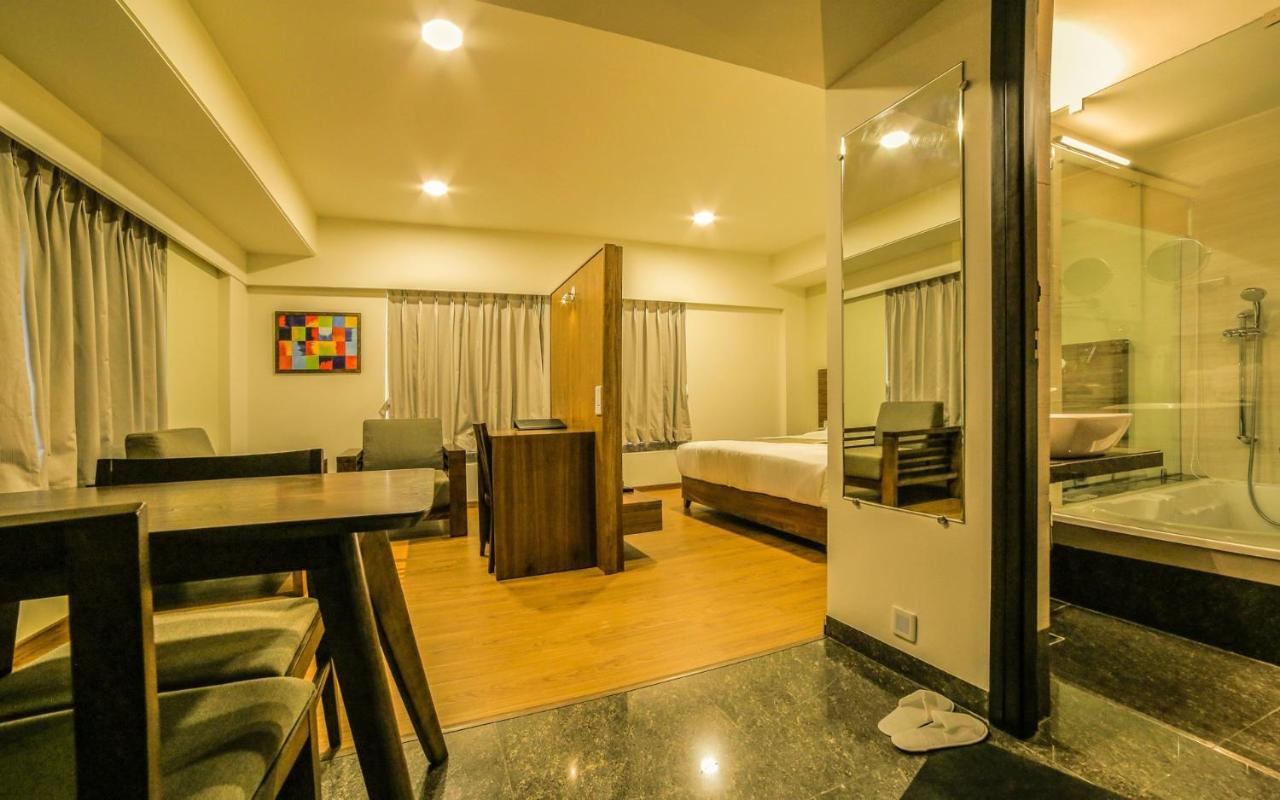 The Basil Park Hotel Bhavnagar Bagian luar foto