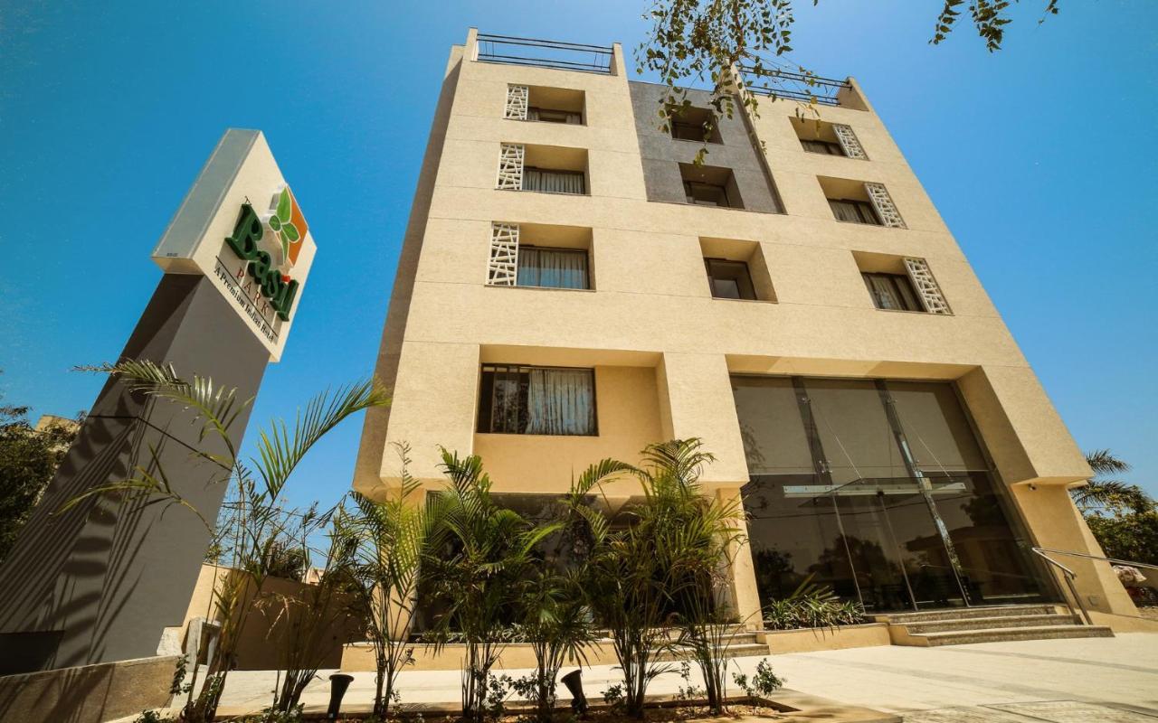 The Basil Park Hotel Bhavnagar Bagian luar foto