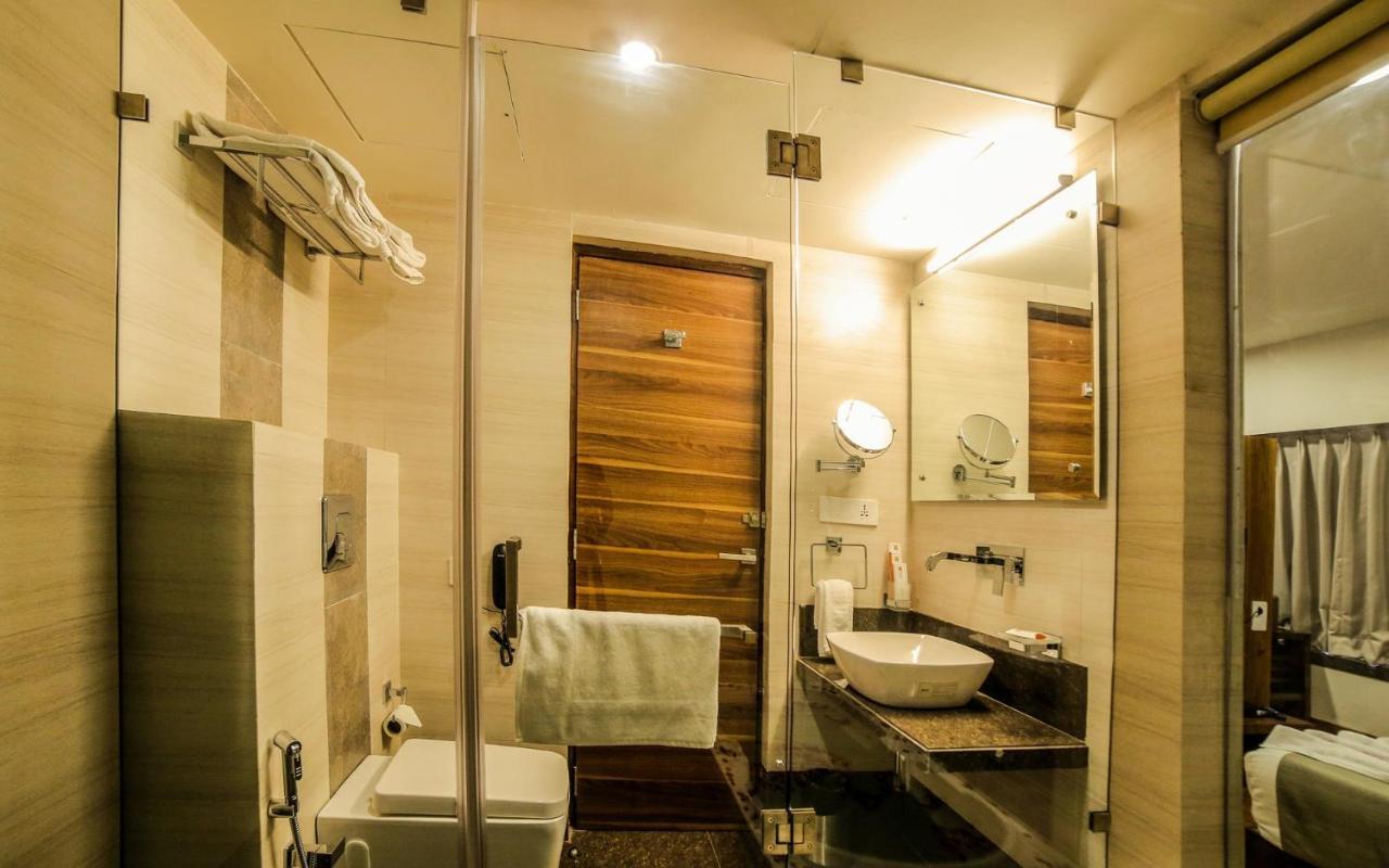 The Basil Park Hotel Bhavnagar Bagian luar foto