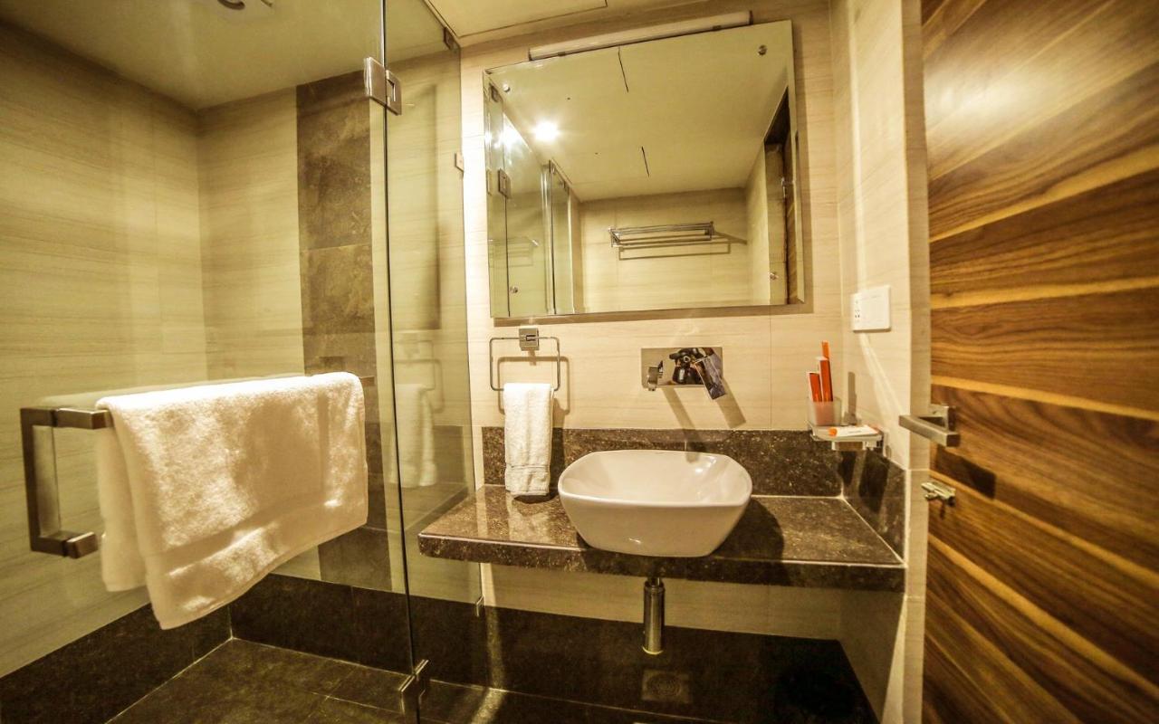 The Basil Park Hotel Bhavnagar Bagian luar foto