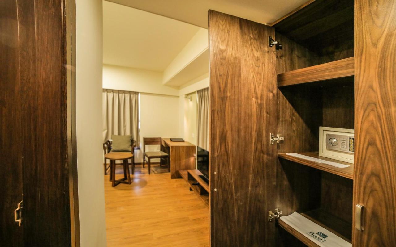 The Basil Park Hotel Bhavnagar Bagian luar foto