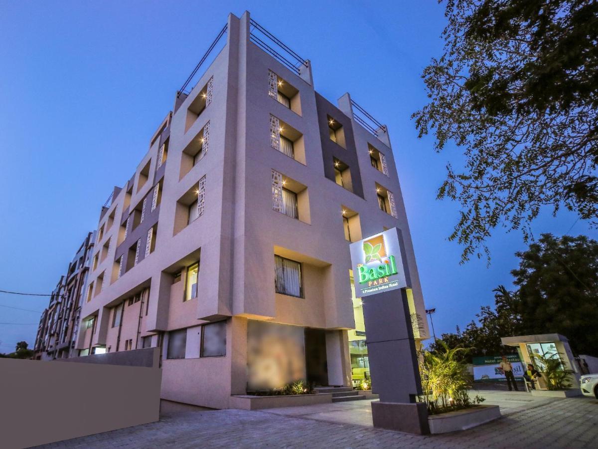 The Basil Park Hotel Bhavnagar Bagian luar foto