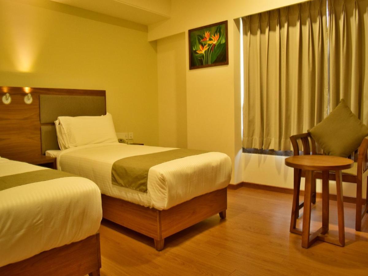 The Basil Park Hotel Bhavnagar Bagian luar foto