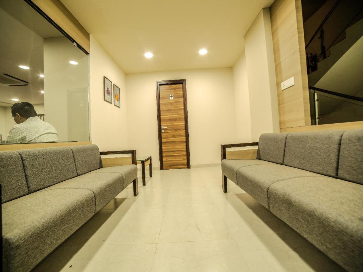 The Basil Park Hotel Bhavnagar Bagian luar foto