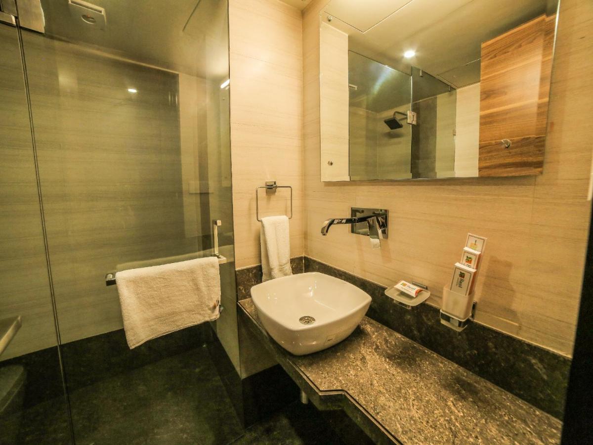 The Basil Park Hotel Bhavnagar Bagian luar foto