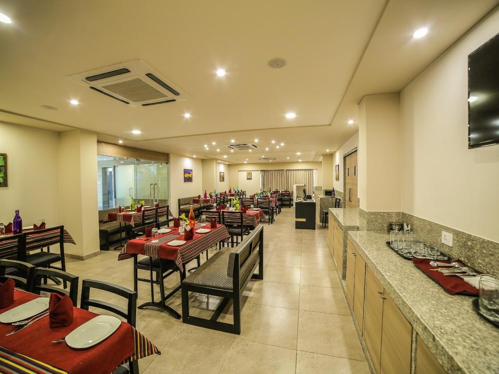 The Basil Park Hotel Bhavnagar Bagian luar foto