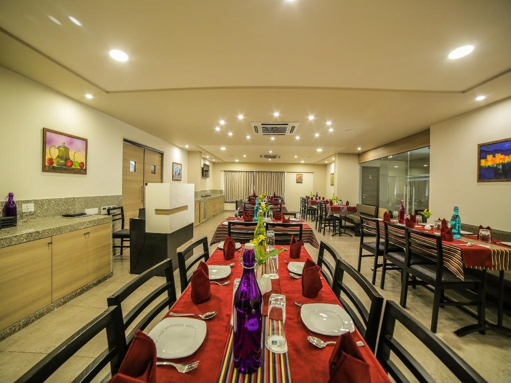 The Basil Park Hotel Bhavnagar Bagian luar foto