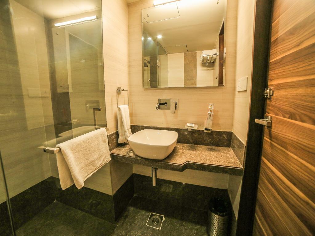 The Basil Park Hotel Bhavnagar Ruang foto
