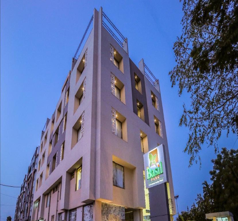 The Basil Park Hotel Bhavnagar Bagian luar foto