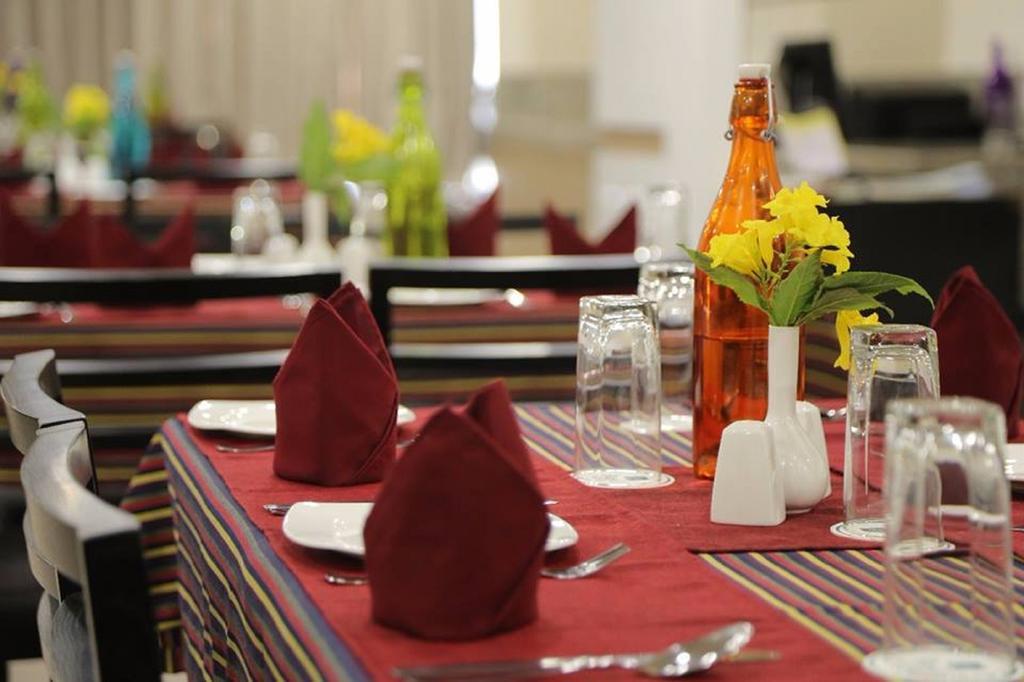 The Basil Park Hotel Bhavnagar Bagian luar foto