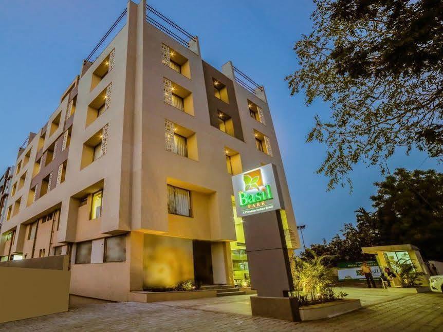 The Basil Park Hotel Bhavnagar Bagian luar foto